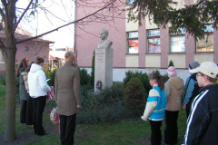 "Emlékezzünk régiekről"