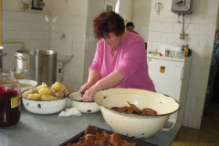 20120425_1532601246_falusi-disznovagas-2012-066201